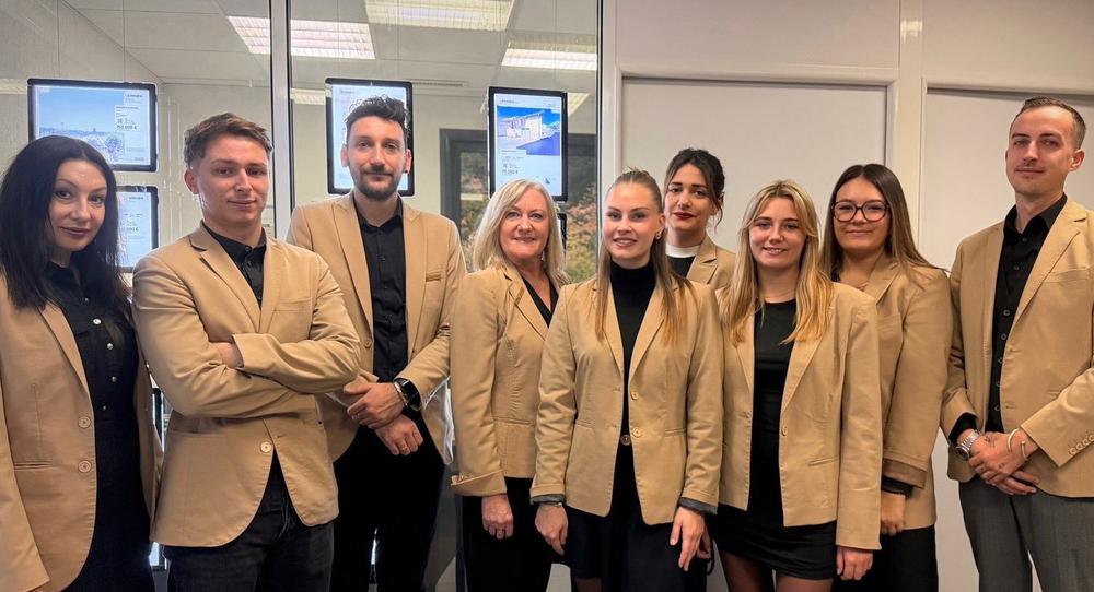 l'équipe de l'agence Lapérouse